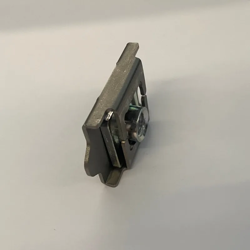 Клеммная гайка 8450027013 (1)